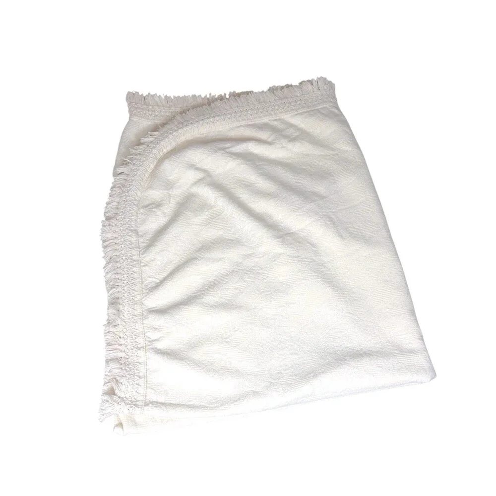 Vintage White Matelasse Bedspread Coverlet Floral Jacquard Knotted Fringe 60x92